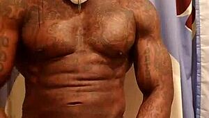 bbc worship hallelujah johnson jerks off for cash 😍