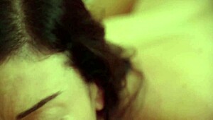 Opiskelijat tulevat kinkiksi ja syövät pillua ensimmäisenä yönä yhdessä