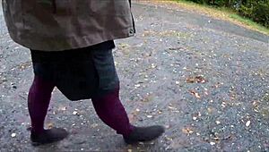 Odkrij privlačnost nogavic na prostem v javnosti