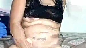 زوجة هاوية بزاز كبيرة ترقص مثير وتتناك كلبي