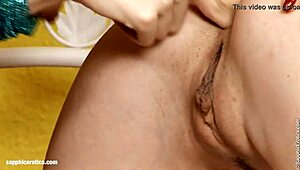 i slenderly pleasure avril judy with licks and kisses