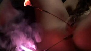 Asiatiske BDSM-tøser tænder fetish-fisse med bundet passion!