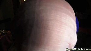 Jeg er så overvældet af denne muslimske pige i et vildt gruppe møde