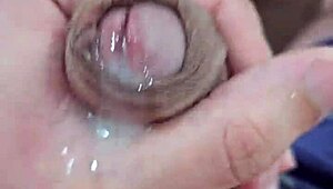 Cute twink jerks off amazingly!