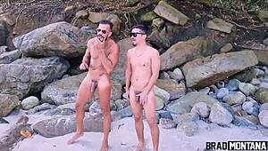 Narrative gostosa encontra dois pirocudos na praia para foder sem camisinha