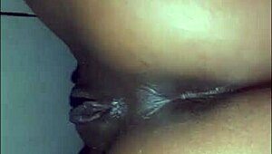 Gemidos de alicinha bem doce com minha vara socada no cuzinho