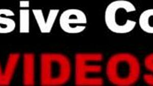 Ciuman dan Gerakan Sensual di Sofa, Mau Gabung?