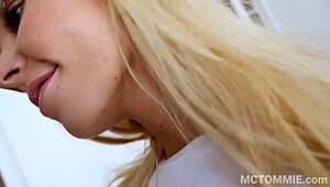 Melissa Benz licks Gina Gerson