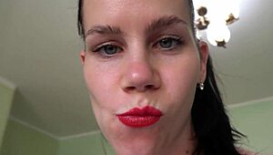 Wow, sexy giantess Anna dominates tiny man in 4K!