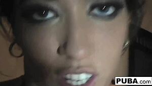 Capri Cavanni juega con su coño mojado y tetas grandes 😏