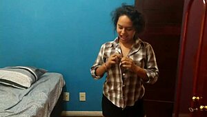 Novinha ninfetinha argentina ela baez procura pirocas brasileiras para satisfaze-la!