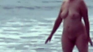 Uau, nua na praia de tecido, tão ousada! 😍