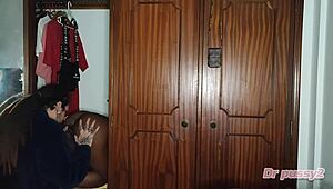 جنس بين الأعراق - اختبأت في خزانة بعد نيك صهرها وقبض عليها زوجها بعد الدوش