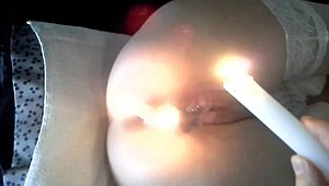 Extrem BDSM mit Kerzen in Fotze und Arsch für devote Strafe
