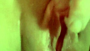 I watch my hot wife squirt passionately in homemade solo session