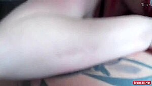 熱いガールフレンドとのアマチュア自宅セックスで感情爆発