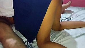 esta es mi alumna latina mas callada, me ayudas a hacerla gemir eh