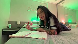 Kåt elev gir sugejobb og får fitta hamret med monsterkuk