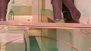 I'm rubbing my shaved pussy so good 😍