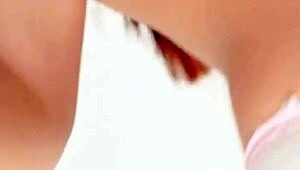 zorra caliente takes advantage being alone at home and masturbates 😏