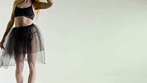 Svetik Samozvetik Shows Hot Gymnastics Moves