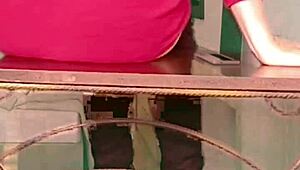 I'm rubbing my shaved pussy so good 😍