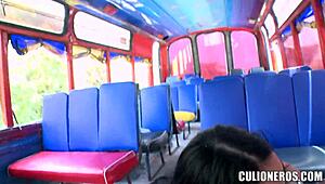 Morena latina modelo tienta con mamada pública y follada