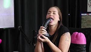 Francis Simas gives delicious ass and cums hard then shows blowjob exciting the presenter