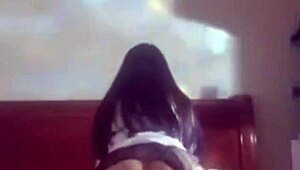 i'm the mature beauty eatin' that big cock eagerly