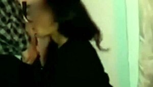 Me corro en la garganta profunda de la chupapollas