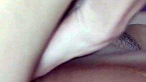 invito a mi madrastra a montar en mi nueva moto para tocarle el culo