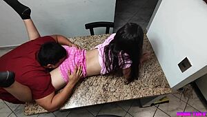 โย่ สาวน่ารักโดนเสิร์ฟเป็นของหวานบนโต๊ะ พ่อเลี้ยงควบคุมไม่ได้!