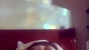 i'm the mature beauty eatin' that big cock eagerly