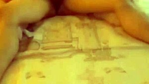 i'm the mature beauty eatin' that big cock eagerly