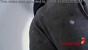 Неверна жена шепне, вземи ме без презерватив докато той е на работа, бояджия!