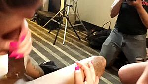 Η πόρνη του Ralph σε POV βαθύ λαιμό group action