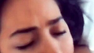 Me corro en la garganta profunda de la chupapollas