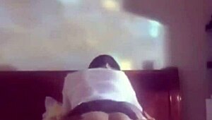 i'm the mature beauty eatin' that big cock eagerly