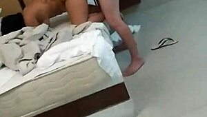 كس لاتينية هاوية كبيرة تفسد بزب كبير، مخمورة تأخذ شرج