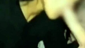 Me corro en la garganta profunda de la chupapollas