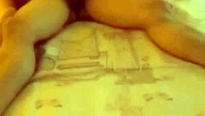 i'm the mature beauty eatin' that big cock eagerly