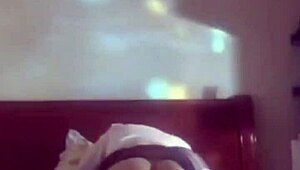 i'm the mature beauty eatin' that big cock eagerly