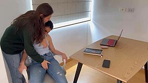 Cumplo Mi Fetiche De Tener Sexo Lésbico Con Jeans