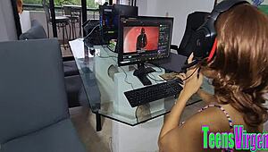 Latina Art Student Explores Stranger's Big Cock Cumshot