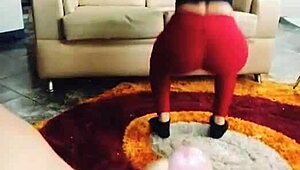 CULONA DISCOVERS ME MASTURBATING, HEATS UP, I FUCK HER.