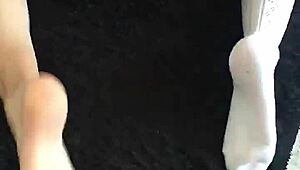 Damn, this petite 18+ colegiala’s feet drive me wild before school!