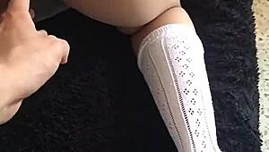 Fan, denne lille 18+ colegialas fødder gør mig totalt vild før skolen!