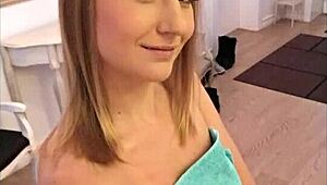 Jeg borer den kurvede blondinens tjukke rumpe hardt