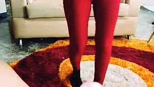 CULONA DISCOVERS ME MASTURBATING, HEATS UP, I FUCK HER.