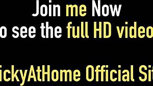 Veo a Vicky Vette dar paja hasta recibir carga